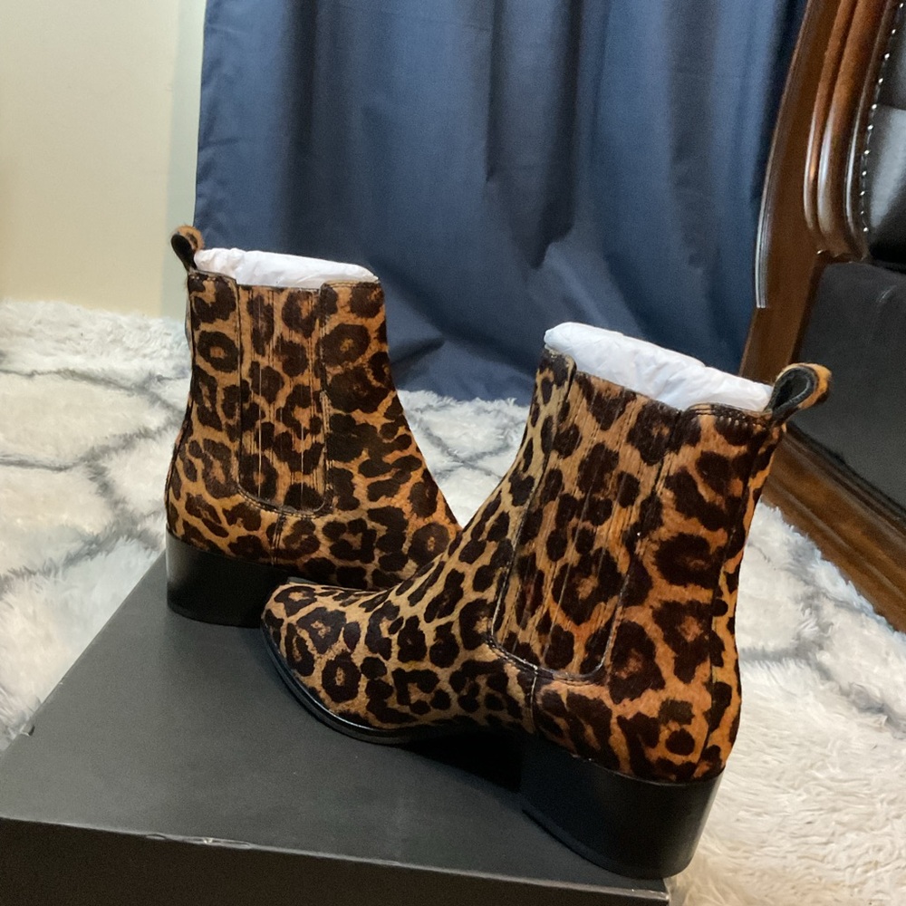 Chelsea Leopard Print Ankle Boots - Picture 3 of 4